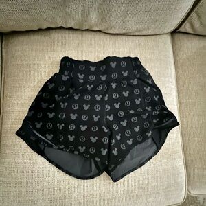 Lululemon Athletica Black Patterned Women's Athletic Shorts/ Girls